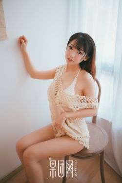 女仆撅着光屁股让主人打